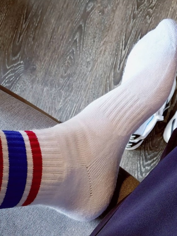 4 Pairs Men‘s Crew White Socks With Red And Blue Stripes